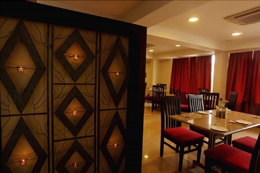 Hotel Nagarjuna Suites 벵갈루루 레스토랑 사진